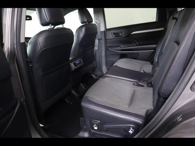 2016 Toyota Highlander LE V6