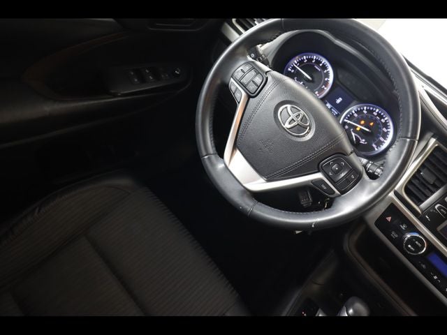 2016 Toyota Highlander LE V6