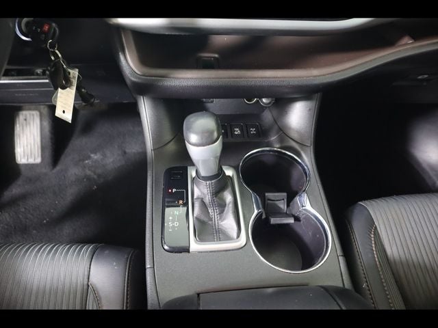 2016 Toyota Highlander LE V6