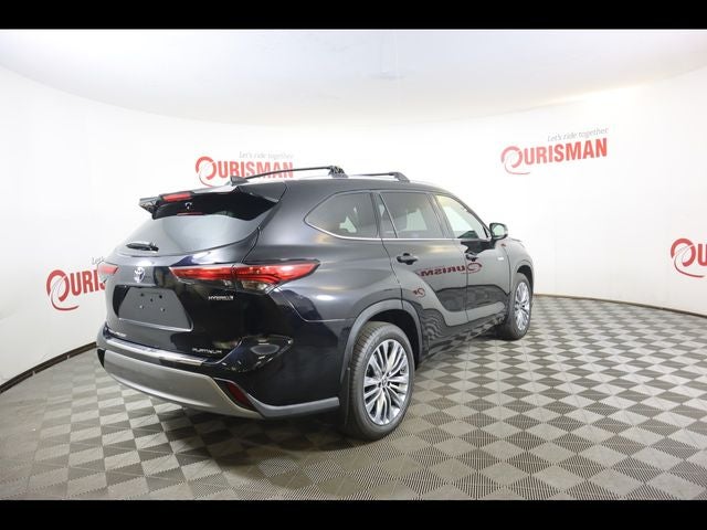 2022 Toyota Highlander Hybrid Platinum