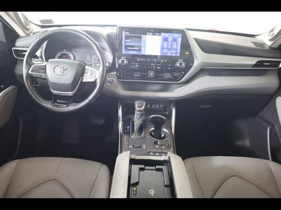 2022 Toyota Highlander Hybrid Platinum