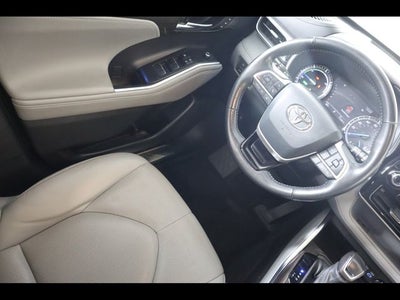 2022 Toyota Highlander Hybrid Platinum
