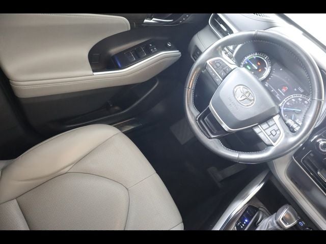 2022 Toyota Highlander Hybrid Platinum