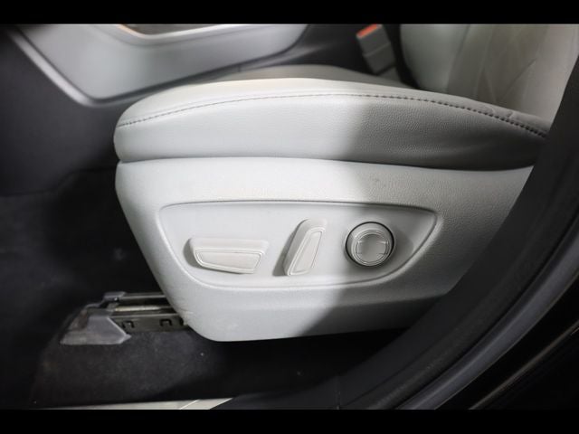 2022 Toyota Highlander Hybrid Platinum