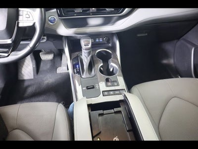 2022 Toyota Highlander Hybrid Platinum