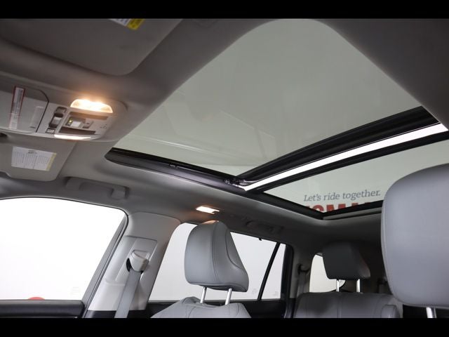 2022 Toyota Highlander Hybrid Platinum