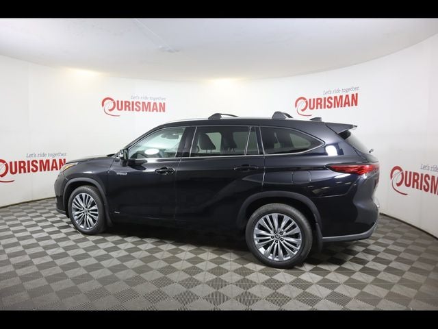 2022 Toyota Highlander Hybrid Platinum
