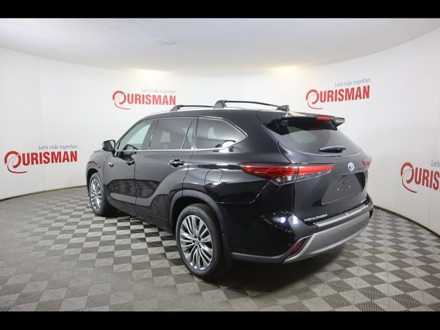 2022 Toyota Highlander Hybrid Platinum