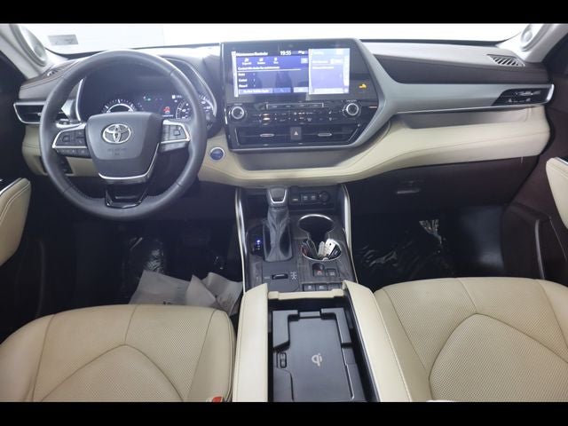 2021 Toyota Highlander Hybrid Platinum