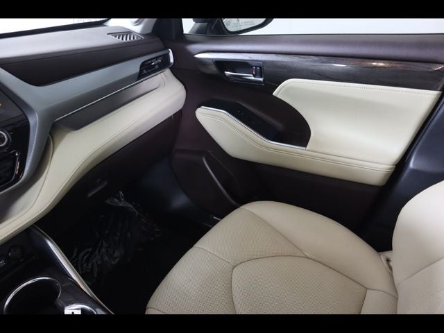 2021 Toyota Highlander Hybrid Platinum