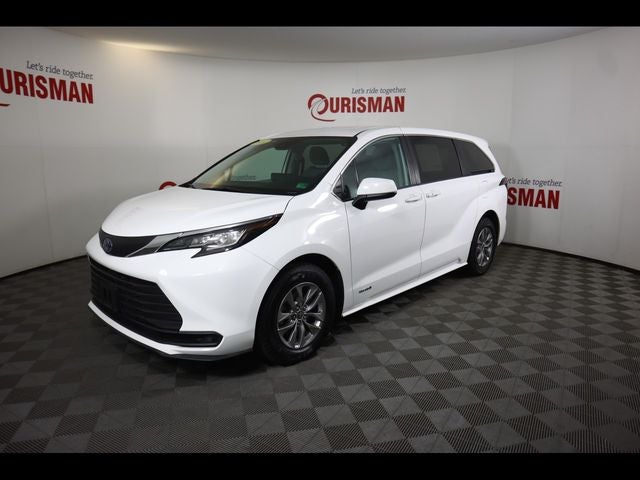 2021 Toyota Sienna LE 8 Passenger