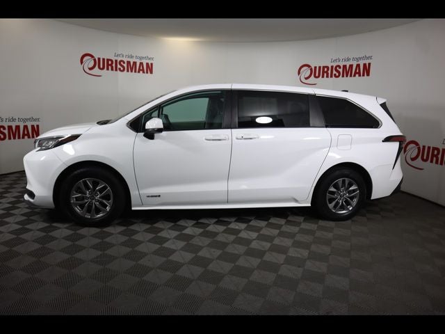 2021 Toyota Sienna LE 8 Passenger