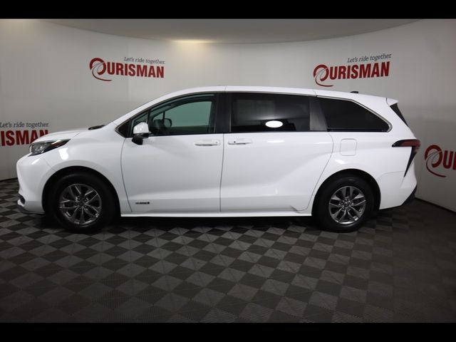 2021 Toyota Sienna LE 8 Passenger