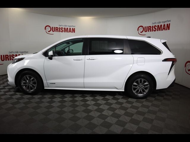 2021 Toyota Sienna LE 8 Passenger