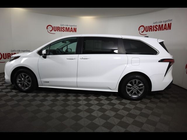 2021 Toyota Sienna LE 8 Passenger