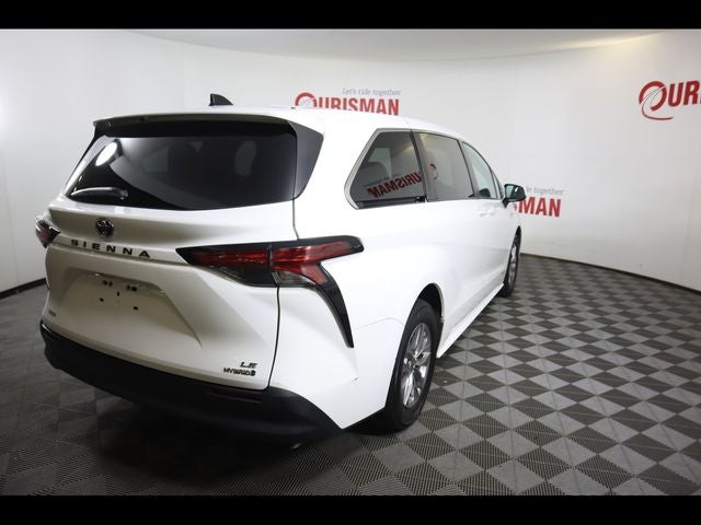 2021 Toyota Sienna LE 8 Passenger