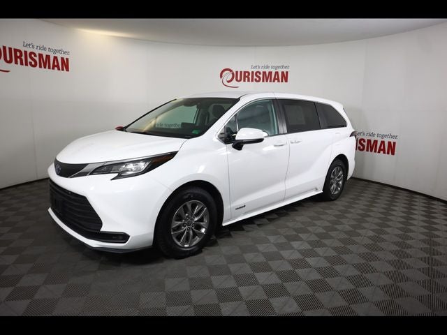2021 Toyota Sienna LE 8 Passenger