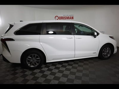 2021 Toyota Sienna LE 8 Passenger