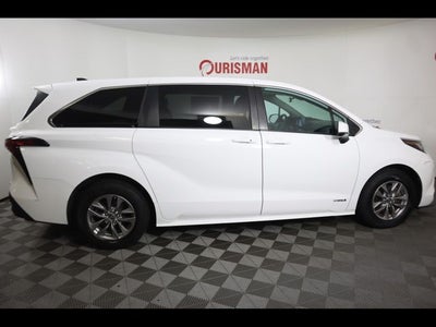 2021 Toyota Sienna LE 8 Passenger