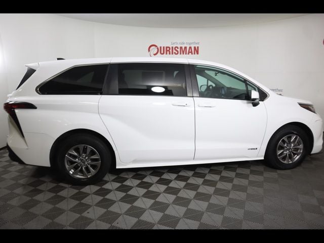 2021 Toyota Sienna LE 8 Passenger