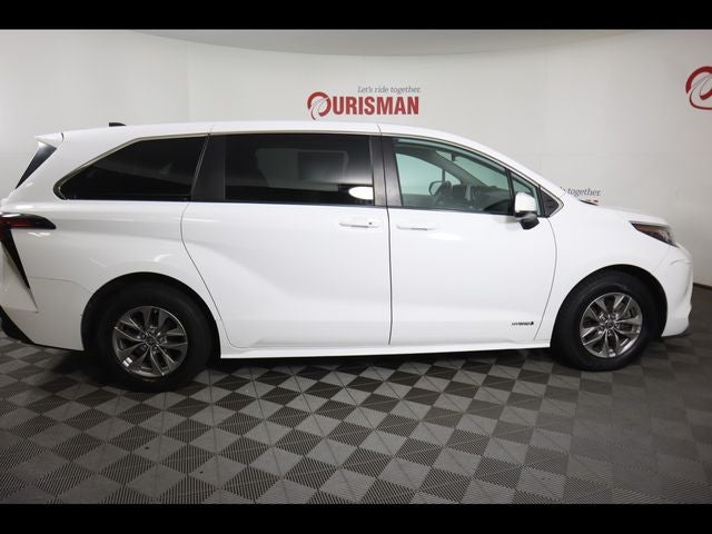 2021 Toyota Sienna LE 8 Passenger