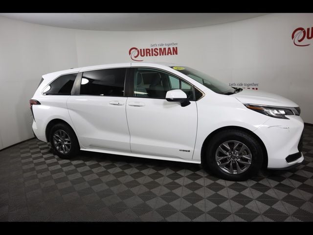 2021 Toyota Sienna LE 8 Passenger