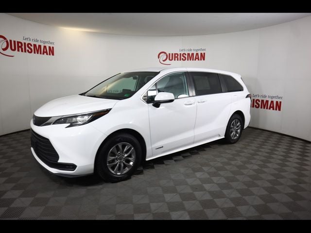 2021 Toyota Sienna LE 8 Passenger
