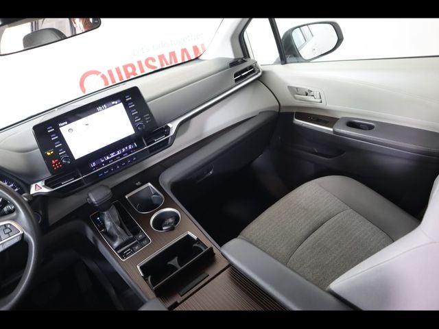 2021 Toyota Sienna LE 8 Passenger