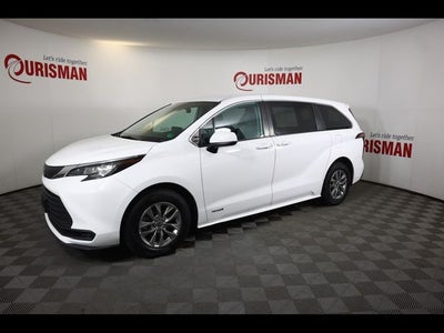 2021 Toyota Sienna LE 8 Passenger