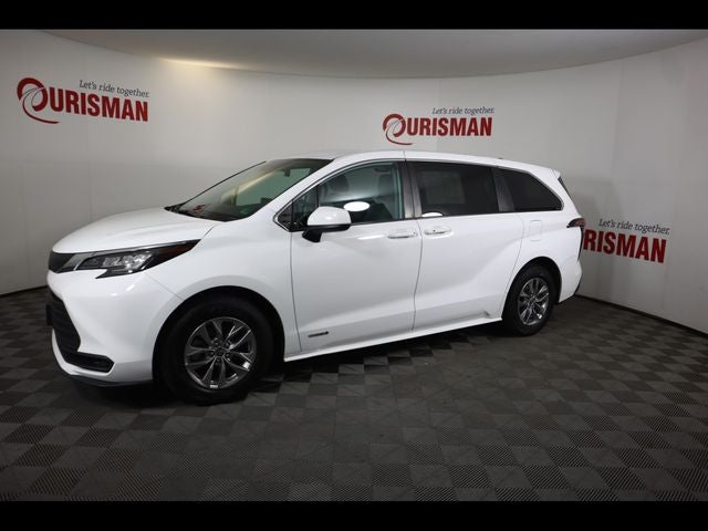2021 Toyota Sienna LE 8 Passenger