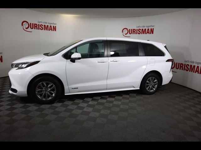 2021 Toyota Sienna LE 8 Passenger