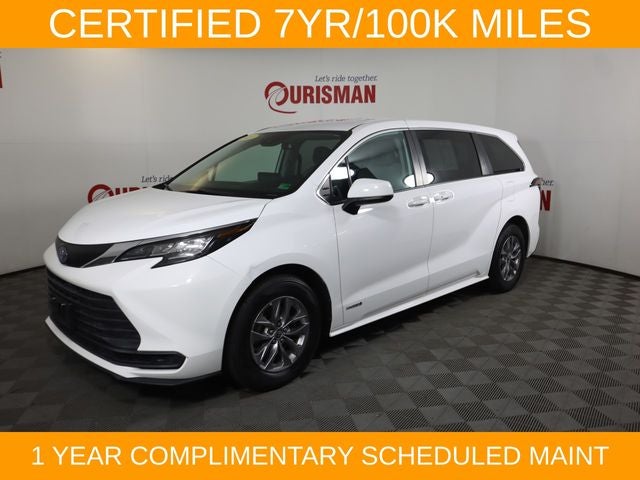 2021 Toyota Sienna LE 8 Passenger