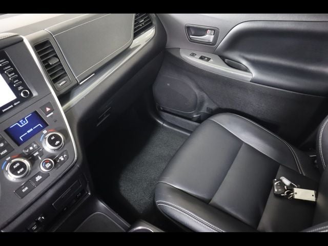 2019 Toyota Sienna SE Premium 8 Passenger