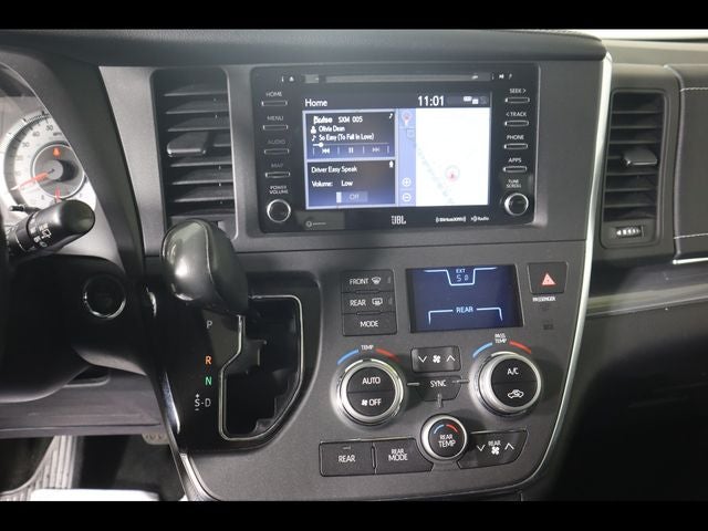 2019 Toyota Sienna SE Premium 8 Passenger