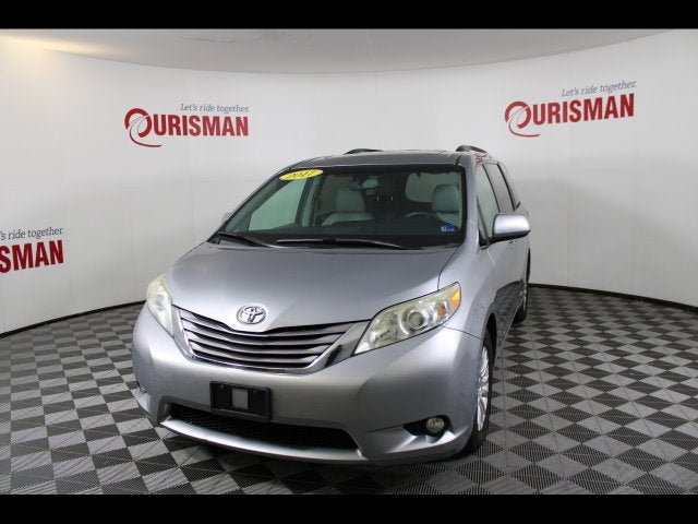 2017 Toyota Sienna XLE 8 Passenger
