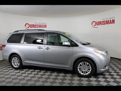 2017 Toyota Sienna XLE 8 Passenger