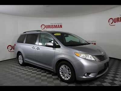 2017 Toyota Sienna XLE 8 Passenger