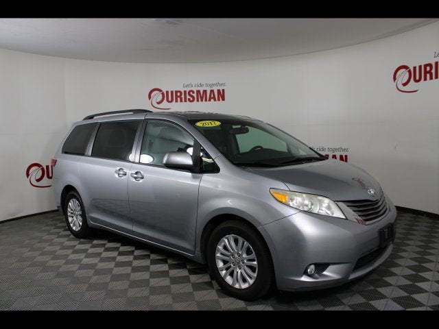 2017 Toyota Sienna XLE 8 Passenger