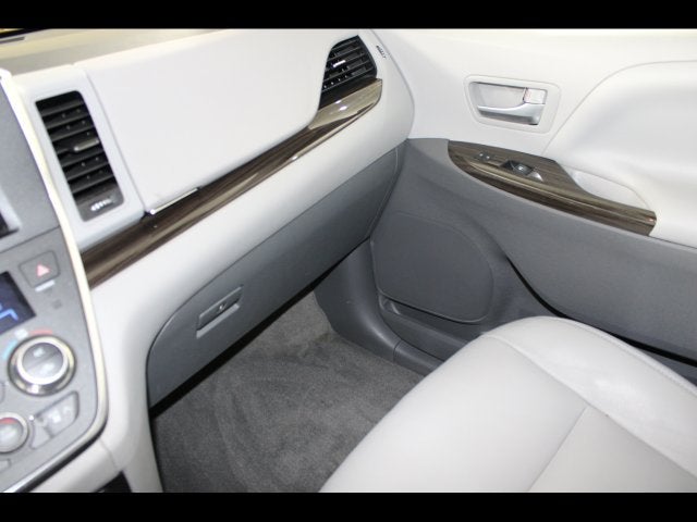 2017 Toyota Sienna XLE 8 Passenger
