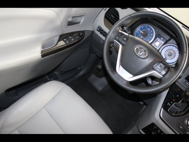 2017 Toyota Sienna XLE 8 Passenger
