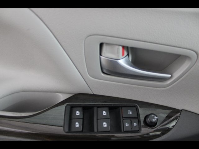 2017 Toyota Sienna XLE 8 Passenger
