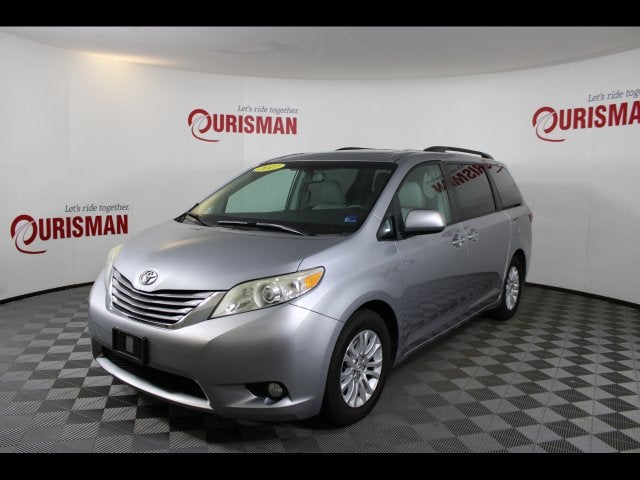 2017 Toyota Sienna XLE 8 Passenger