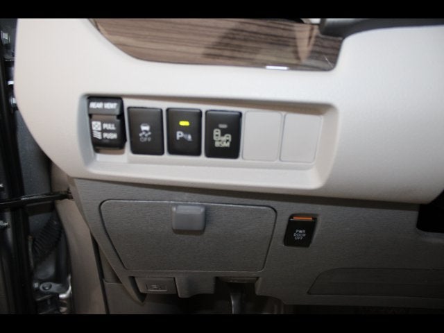 2017 Toyota Sienna XLE 8 Passenger