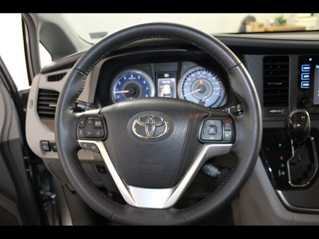 2017 Toyota Sienna XLE 8 Passenger