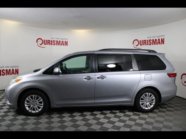 2017 Toyota Sienna XLE 8 Passenger