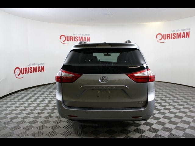 2017 Toyota Sienna XLE 8 Passenger