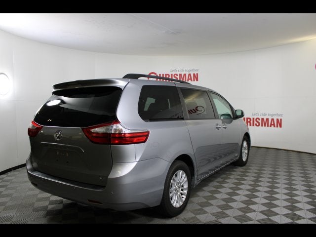 2017 Toyota Sienna XLE 8 Passenger