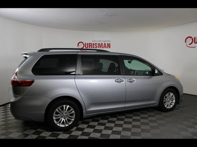 2017 Toyota Sienna XLE 8 Passenger
