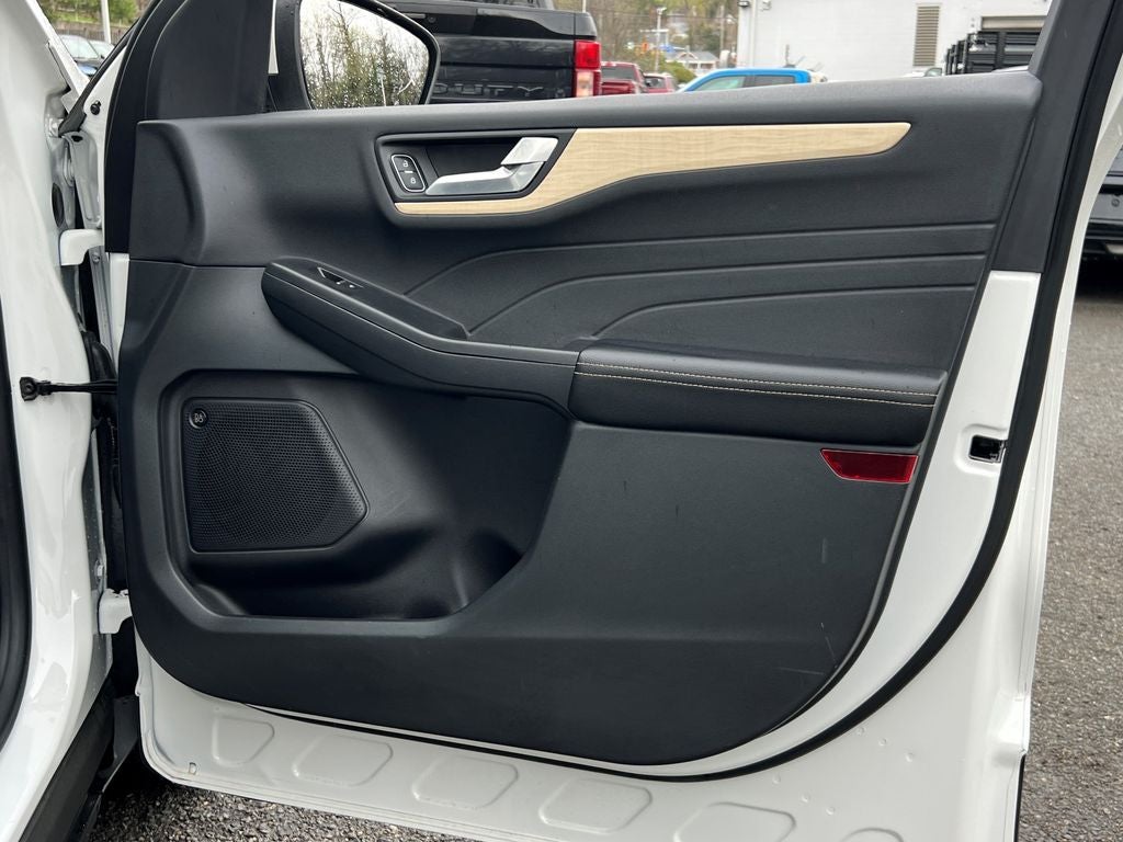 2022 Ford Escape Hybrid Titanium Elite Package