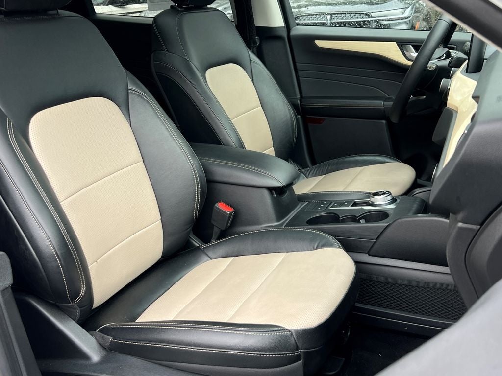 2022 Ford Escape Hybrid Titanium Elite Package